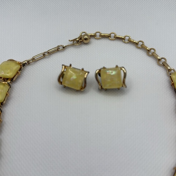 Vintage Coro Midcentury Lucite & Aurora Borealis Yellow Necklace & Earrings Set - Picture 4 of 8